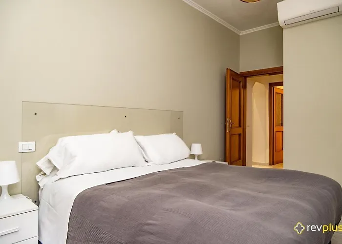 Apartment Mecenate Cavour Rome
